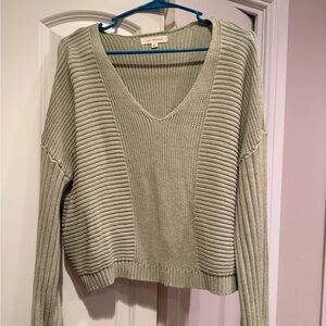 La Hearts V-Neck Sweater - Light Gray